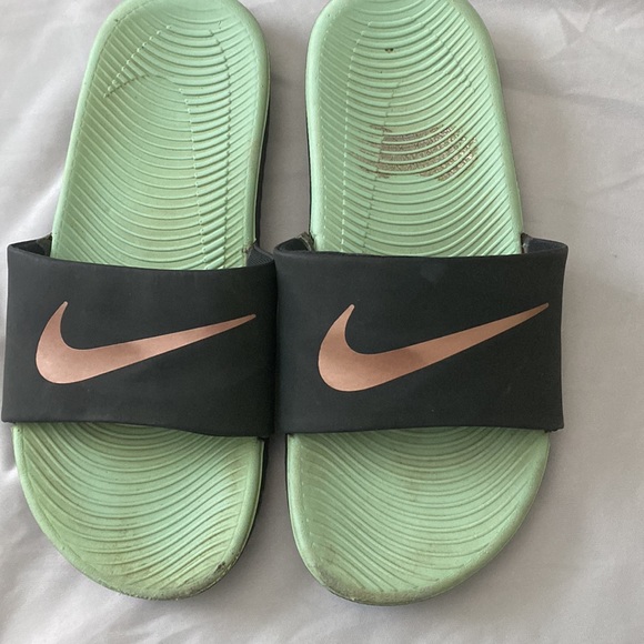 Nike Slides - Picture 2 of 3